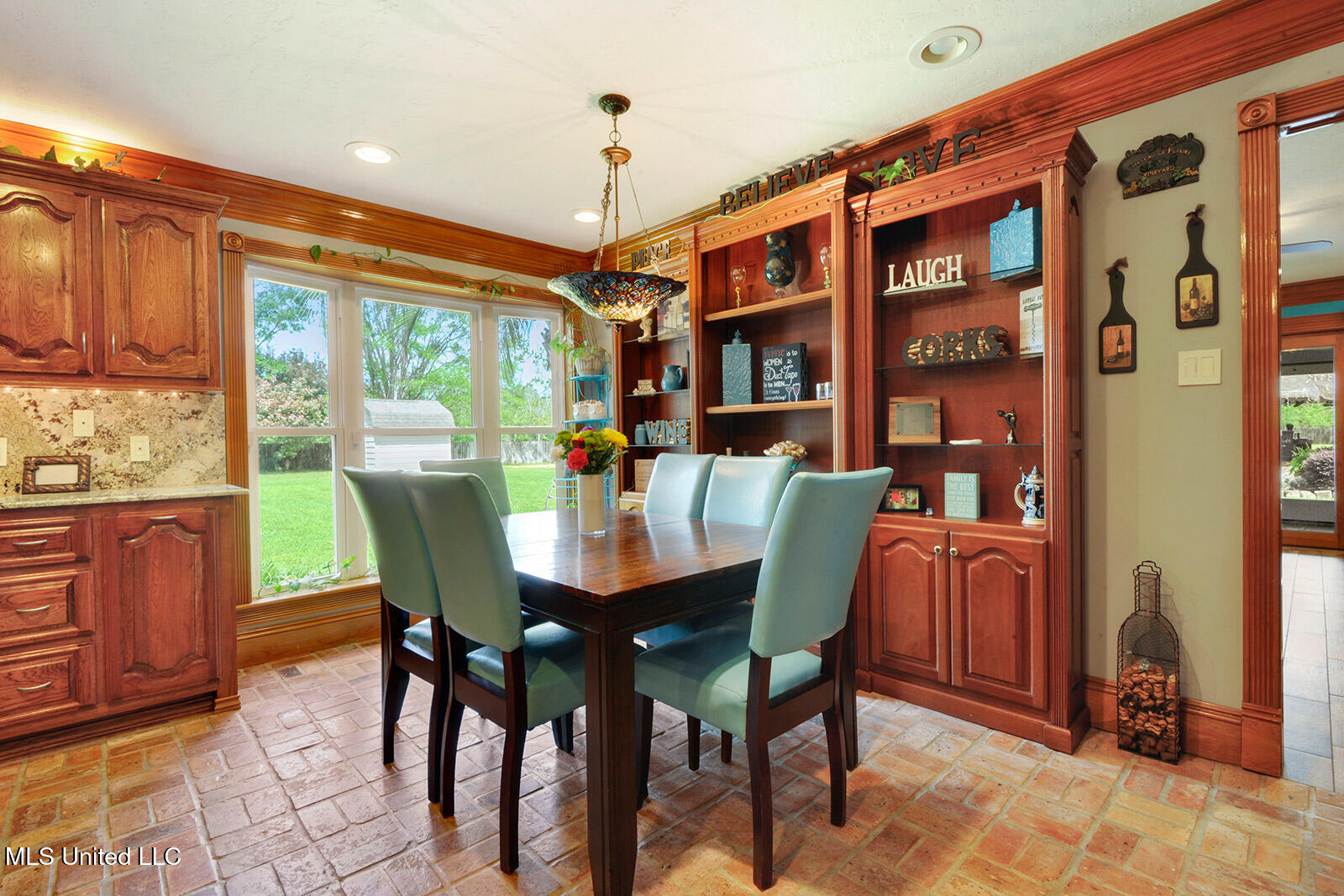 14300 Hatten Lane Gulfport, MS 39503 - Photo 14 of 48 reakfast Area