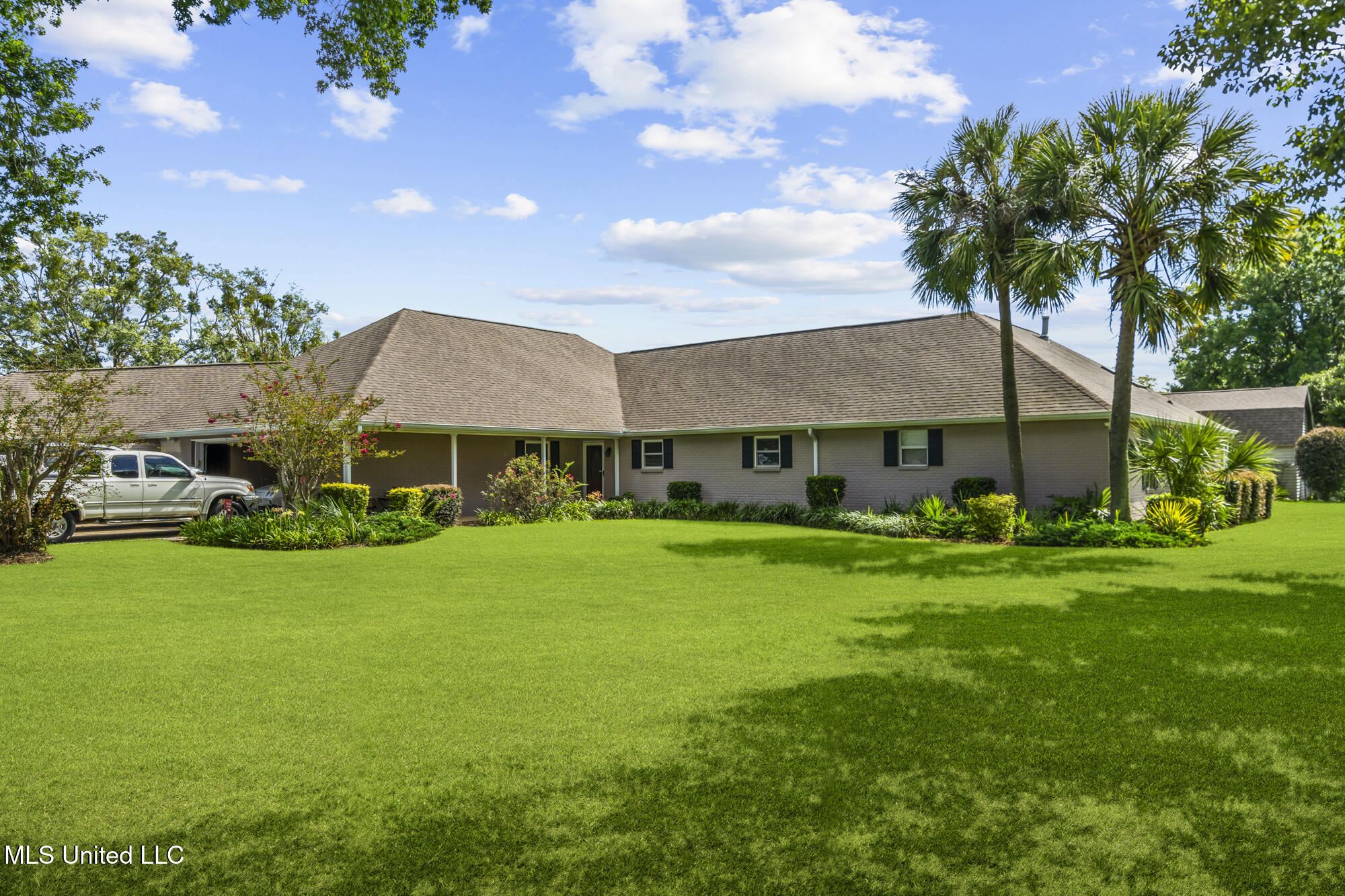 14300 Hatten Lane Gulfport, MS 39503 - Photo 8 of 48 Front of Main home