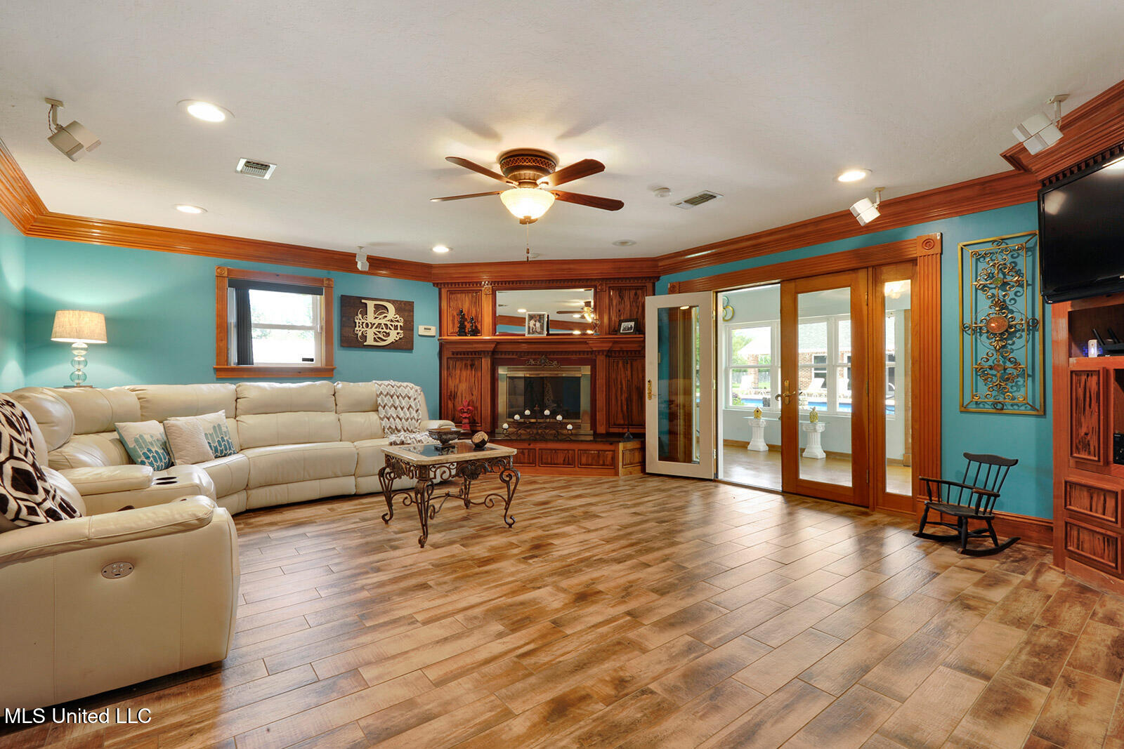 14300 Hatten Lane Gulfport, MS 39503 - Photo 9 of 48 Living Room 2