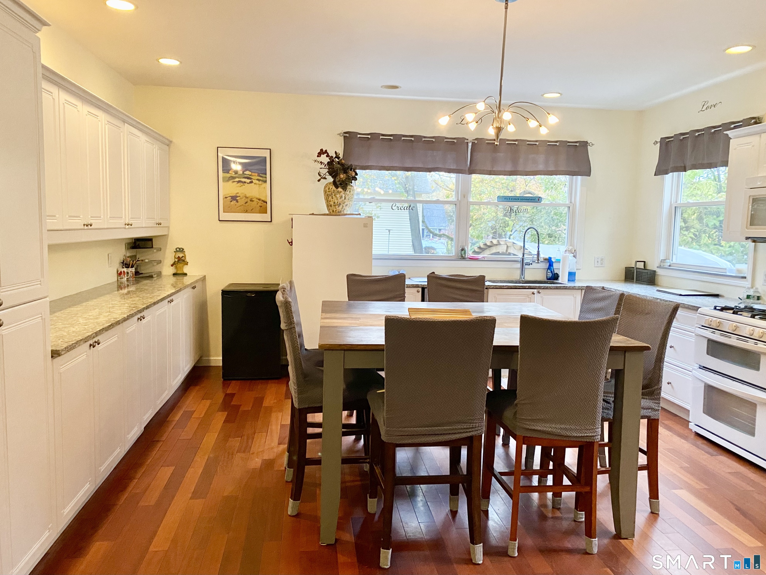 1908 Stratfield Road Fairfield, CT 06825 - Photo 4 of 10