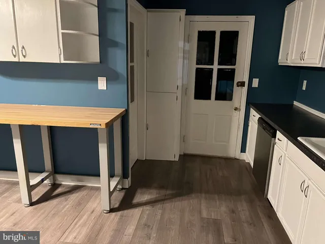 a view of a backyard with plants and a fountain