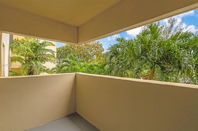 $425,000 | 8775 Park Boulevard, Unit 111, Miami, FL 33172