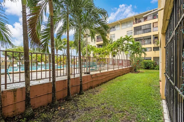 $425,000 | 8775 Park Boulevard, Unit 111, Miami, FL 33172