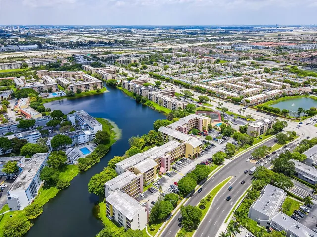$425,000 | 8775 Park Boulevard, Unit 111, Miami, FL 33172