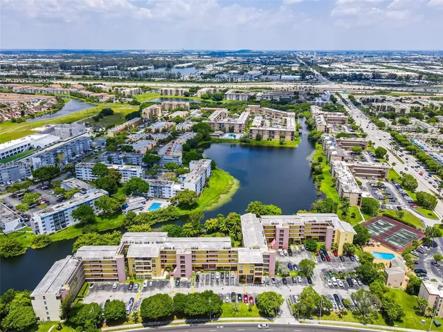 $425,000 | 8775 Park Boulevard, Unit 111, Miami, FL 33172