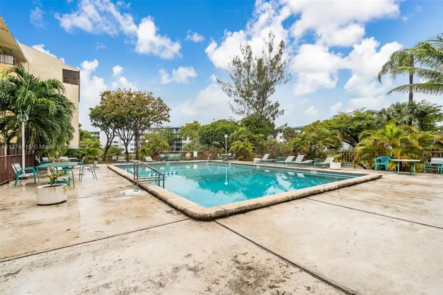 $425,000 | 8775 Park Boulevard, Unit 111, Miami, FL 33172