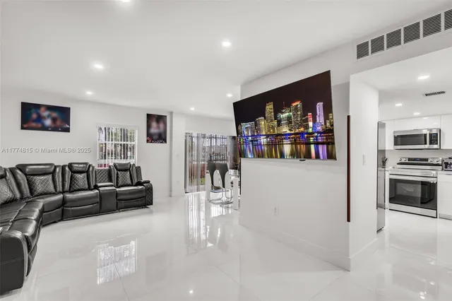 $425,000 | 8775 Park Boulevard, Unit 111, Miami, FL 33172