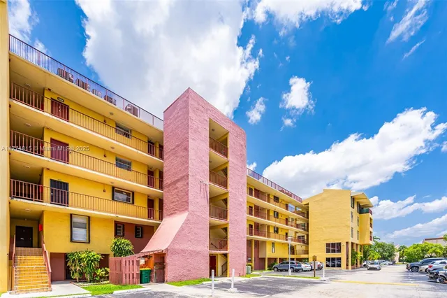 $425,000 | 8775 Park Boulevard, Unit 111, Miami, FL 33172