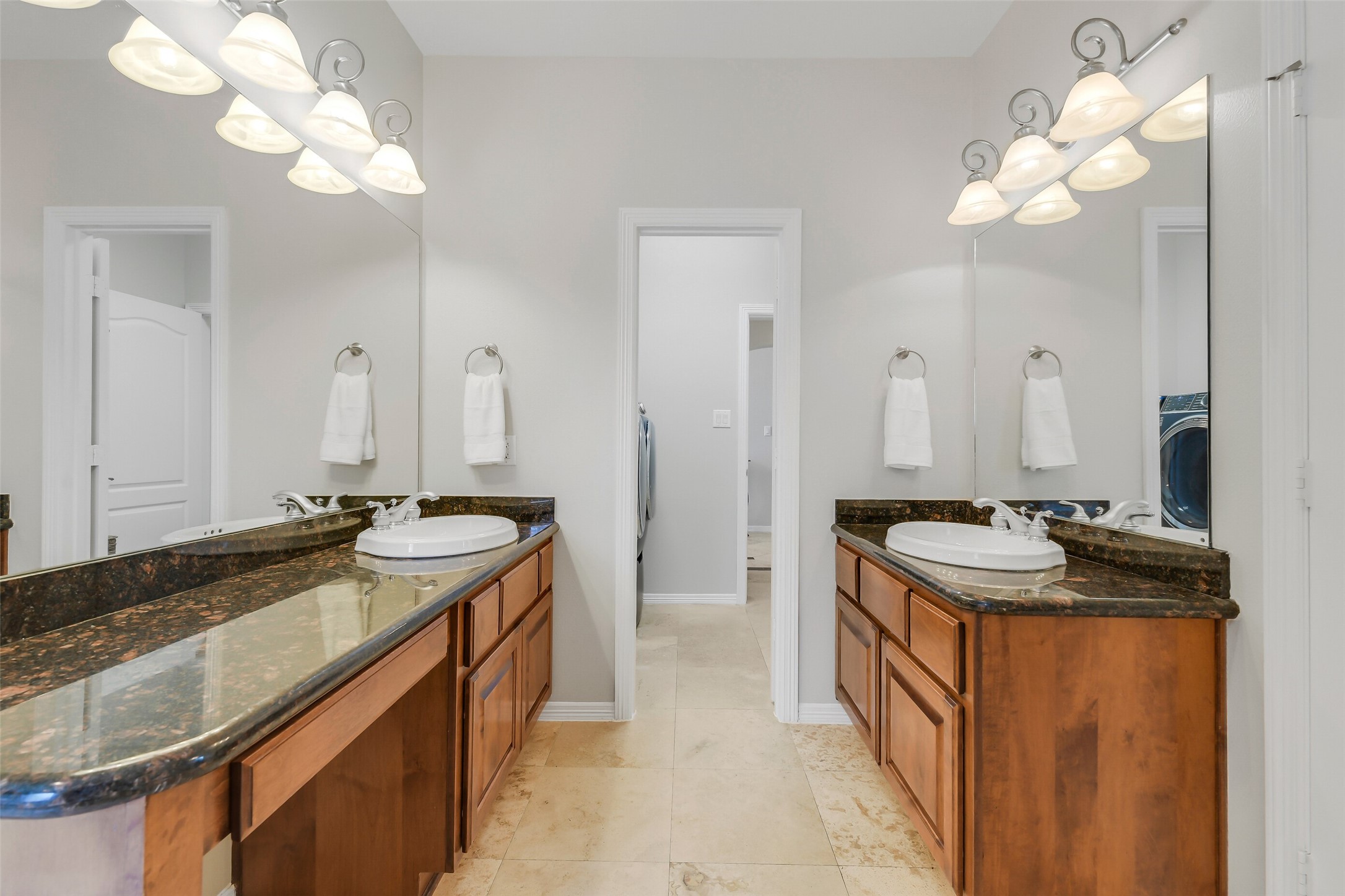 14906 Windsor Manor Houston, TX 77069 - Photo 18 of 34 Primary suite with dual vanities ~