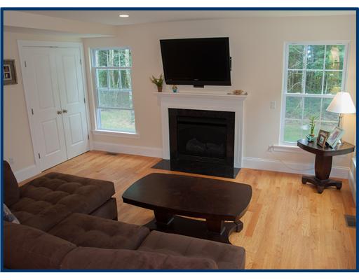30 Kings Crossing Exeter, RI 02822 - Photo 8 of 20 Living Room.