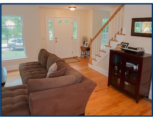 30 Kings Crossing Exeter, RI 02822 - Photo 9 of 20 Living Room.