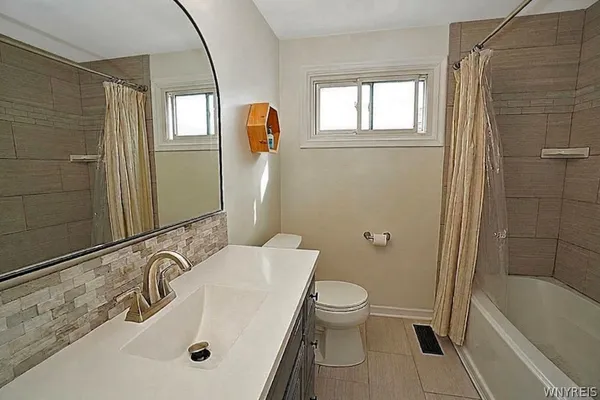 $299,900 | 521 Woodstock Avenue, Tonawanda, NY 14150