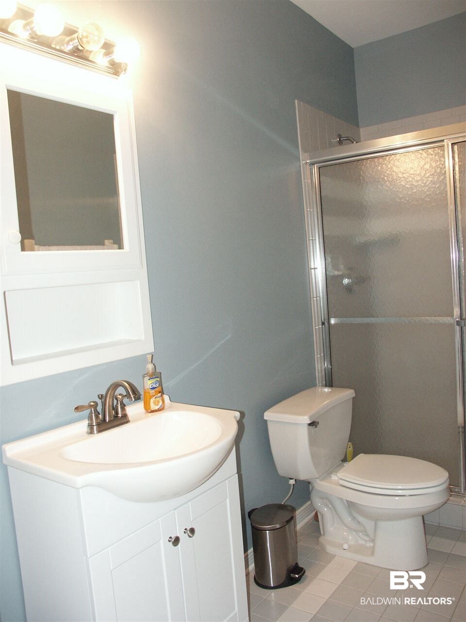 2829 Avenida Alberto Lillian, AL 36549 - Photo 16 of 26 Guest Bath