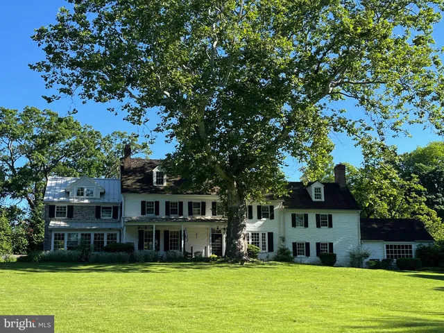 a view of a house with a big yard