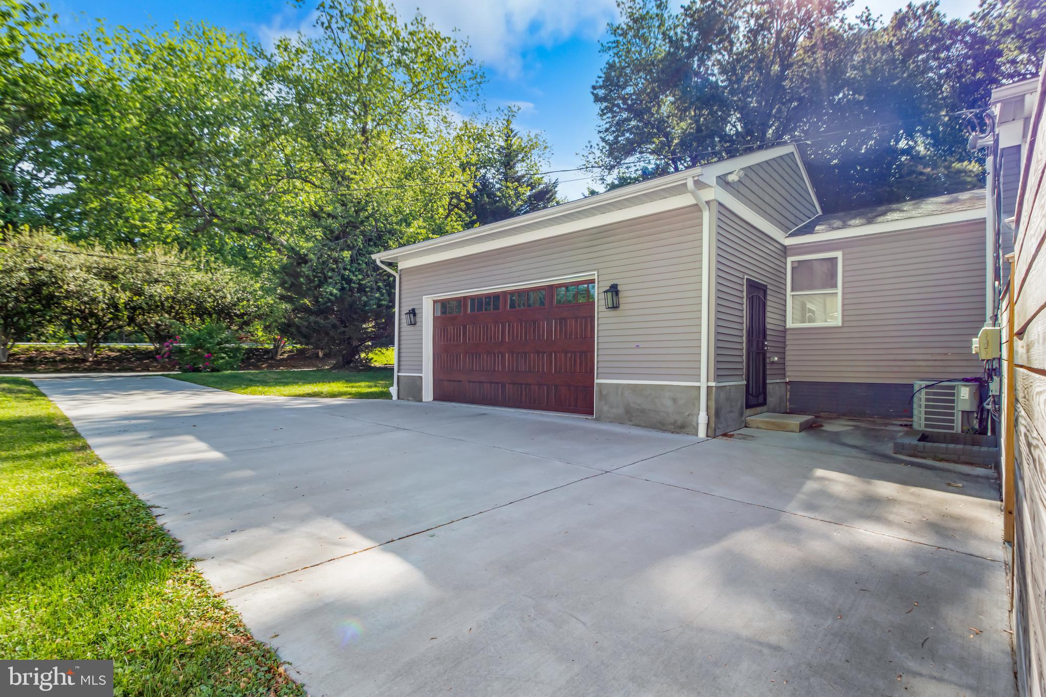 7516 Glenriddle Road Bethesda, MD 20817 - Photo 5 of 42