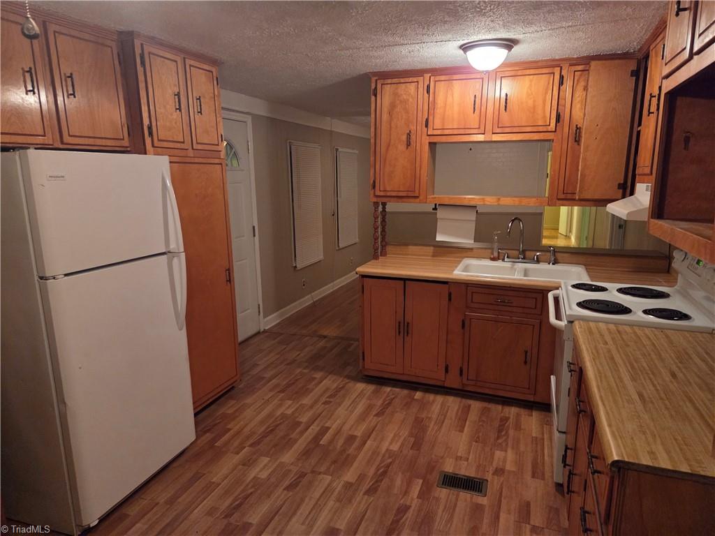 310 Kennon Road Ruffin, NC 27326 - Photo 3 of 15 Kitchen