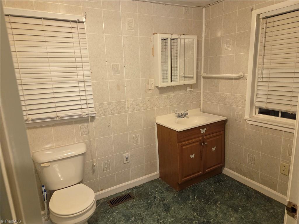 310 Kennon Road Ruffin, NC 27326 - Photo 9 of 15 Primary Bath