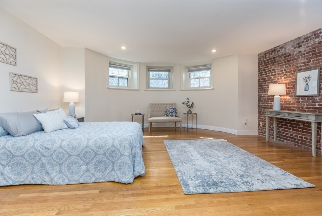 17 Gloucester Street, Unit A Boston, MA 02116 - Photo 12 of 20 a spacious bedroom with a bed and a couch