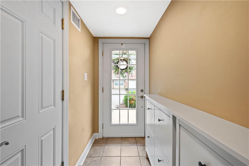 5495 Library Road, Unit 11 Bethel Park, PA 15102 - Photo 4 of 23 Gallery Image 4