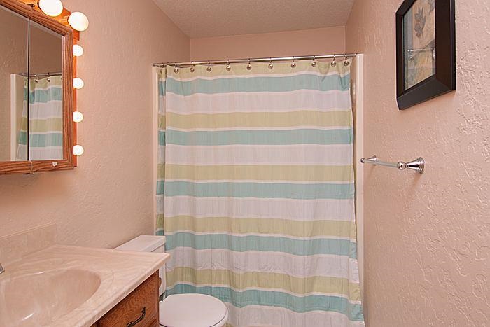 5727 Oakbrook Road Davenport, IA 52806 - Photo 11 of 17 Gallery Image 11