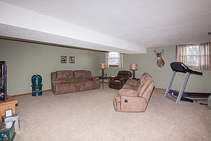 5727 Oakbrook Road Davenport, IA 52806 - Photo 12 of 17 Gallery Image 12