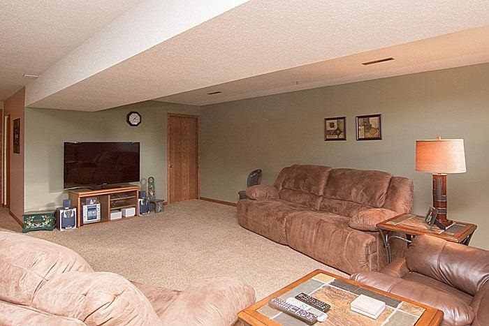 5727 Oakbrook Road Davenport, IA 52806 - Photo 13 of 17 Gallery Image 13