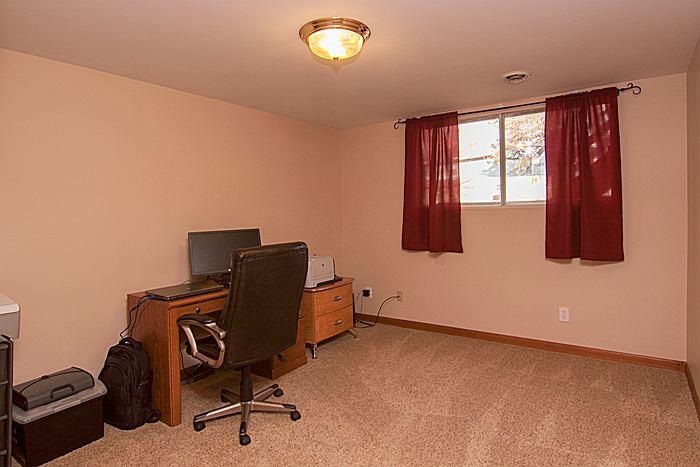 5727 Oakbrook Road Davenport, IA 52806 - Photo 14 of 17 Gallery Image 14