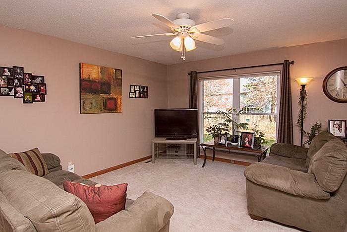 5727 Oakbrook Road Davenport, IA 52806 - Photo 4 of 17 Gallery Image 4