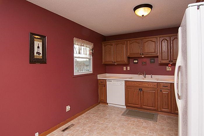 5727 Oakbrook Road Davenport, IA 52806 - Photo 6 of 17 Gallery Image 6