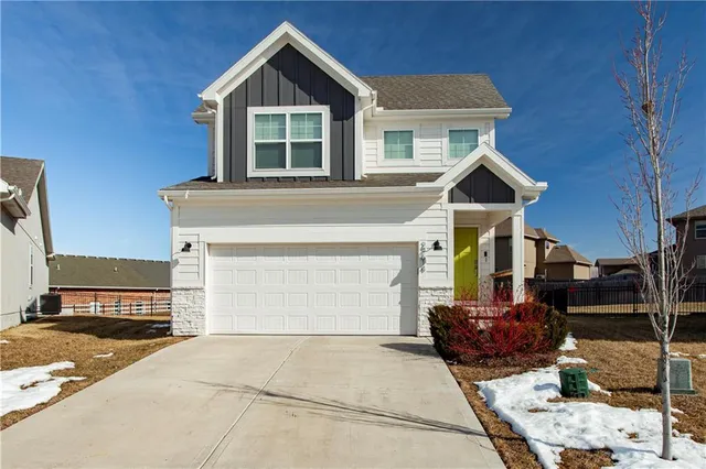 $365,000 | 27614 East Red Fox Street, Lee's Summit, MO 64086