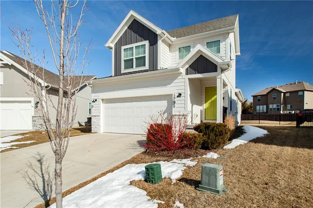 $365,000 | 27614 East Red Fox Street, Lee's Summit, MO 64086