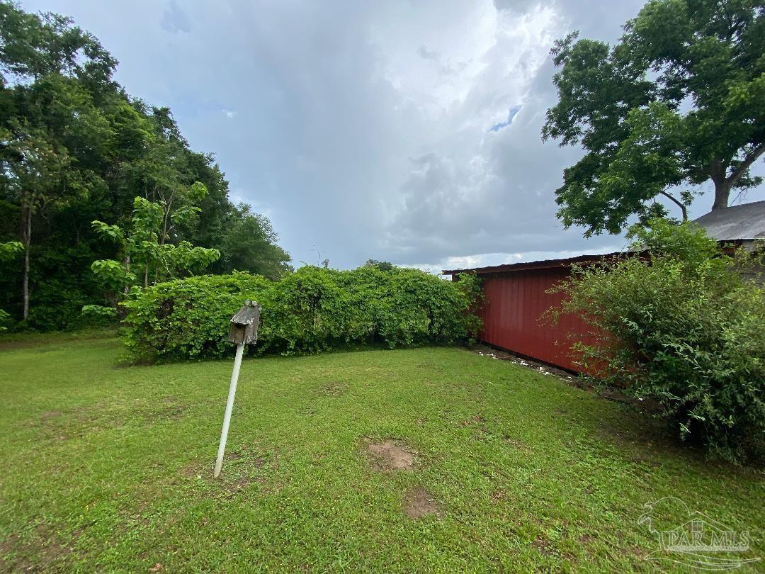 3224 Highway 4 Jay, FL 32565 - Photo 30 of 38 a view of a backyard with a entertaining space