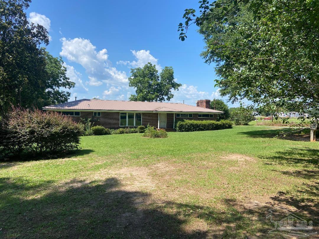 3224 Highway 4 Jay, FL 32565 - Photo 4 of 38 a front view of a house with a yard