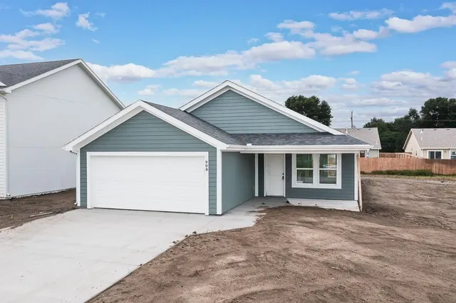 $279,950 | 908 2nd Street, Perry, KS 66073