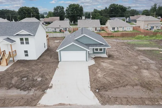 $279,950 | 908 2nd Street, Perry, KS 66073