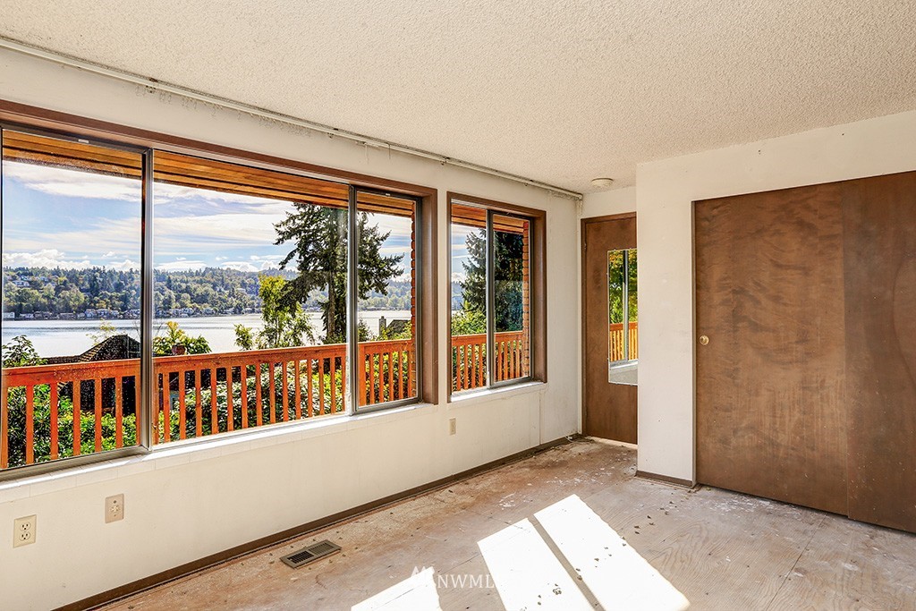 6240 East Mercer Way Mercer Island, WA 98040 - Photo 13 of 16