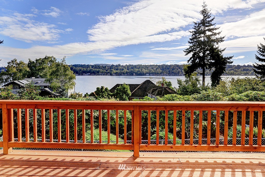 6240 East Mercer Way Mercer Island, WA 98040 - Photo 7 of 16