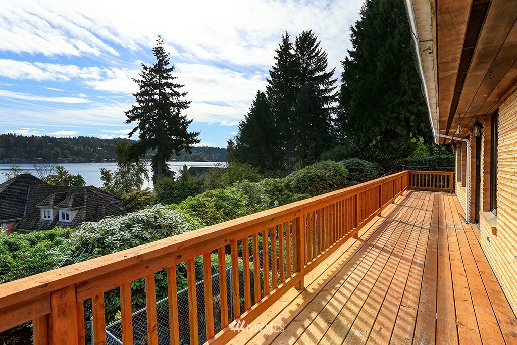 6240 East Mercer Way Mercer Island, WA 98040 - Photo 8 of 16