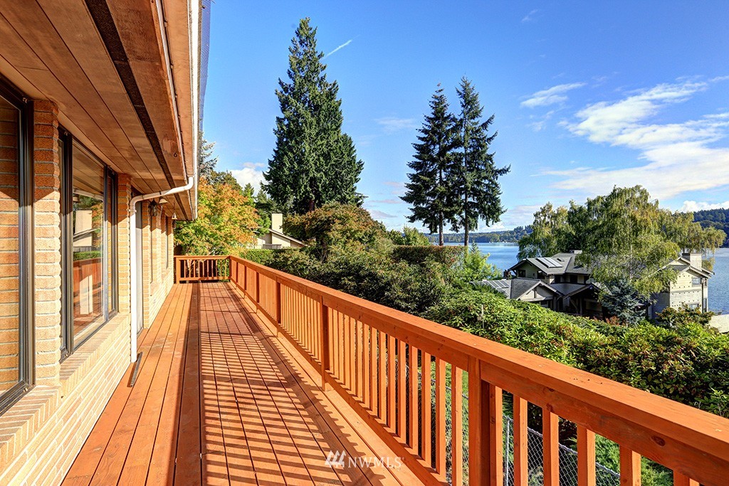 6240 East Mercer Way Mercer Island, WA 98040 - Photo 9 of 16