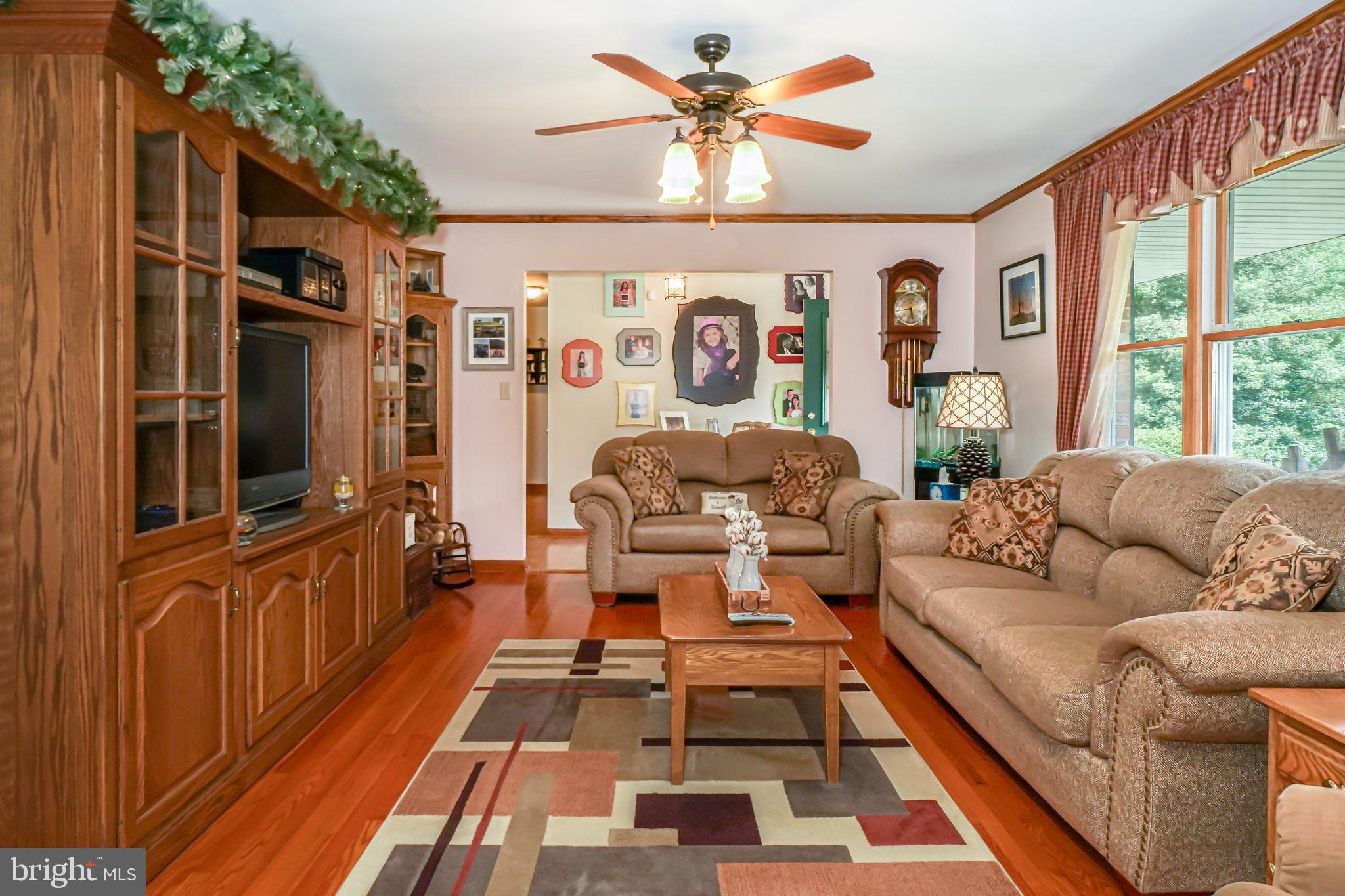 674 New Bridge Road Rising Sun, MD 21911 - Photo 4 of 18 Livingroom