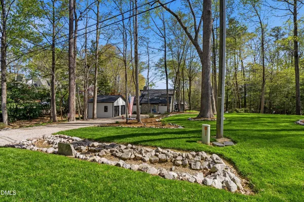 a view of a house with backyard and garden