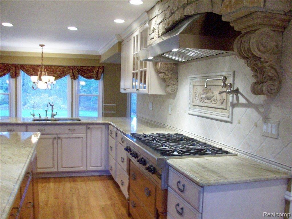 716 Bridgestone Drive Rochester, MI 48309 - Photo 6 of 23 Bridgestone kit #2.jpg