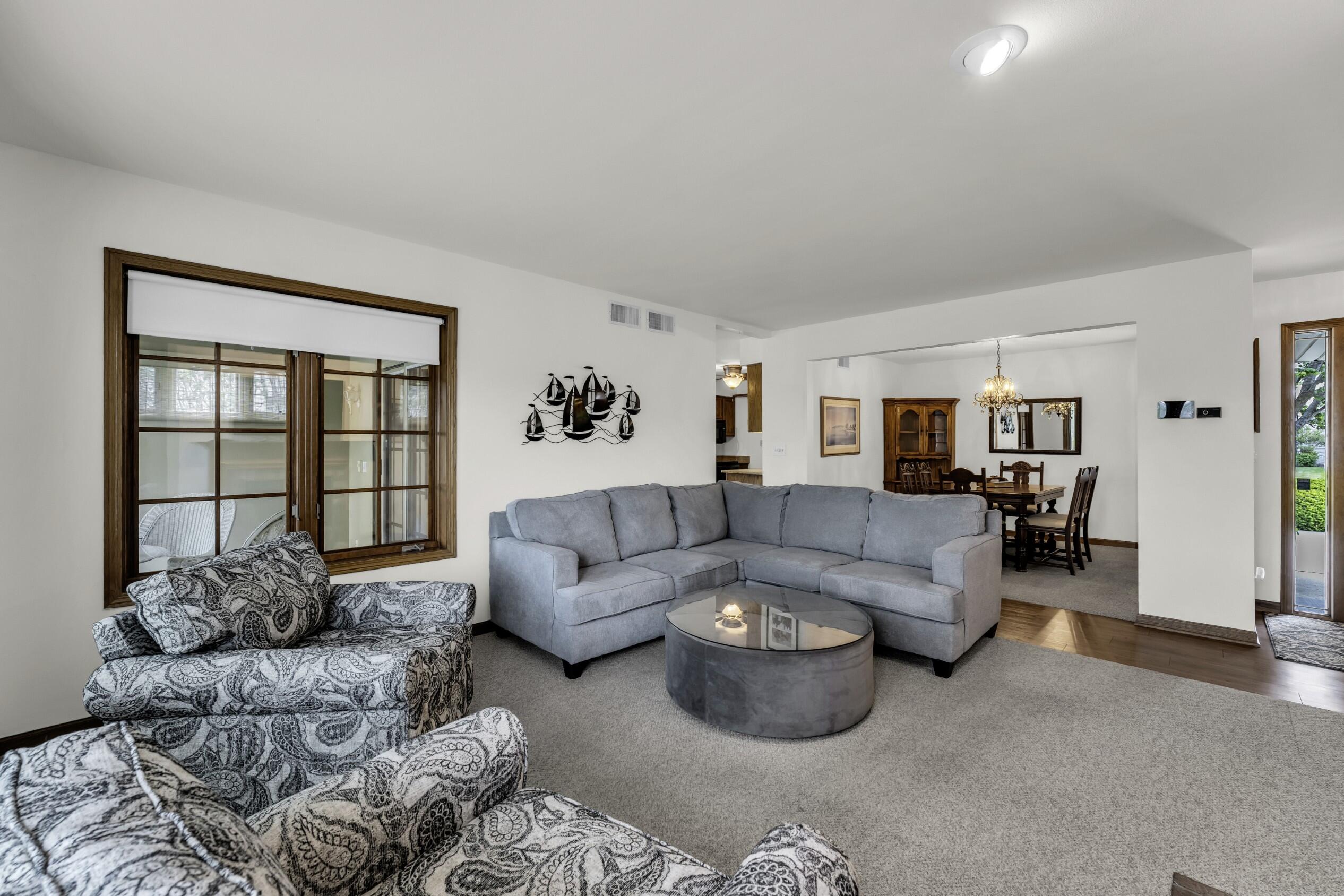 6615 Chesapeake Road Caledonia, WI 53406 - Photo 9 of 30 Great Room