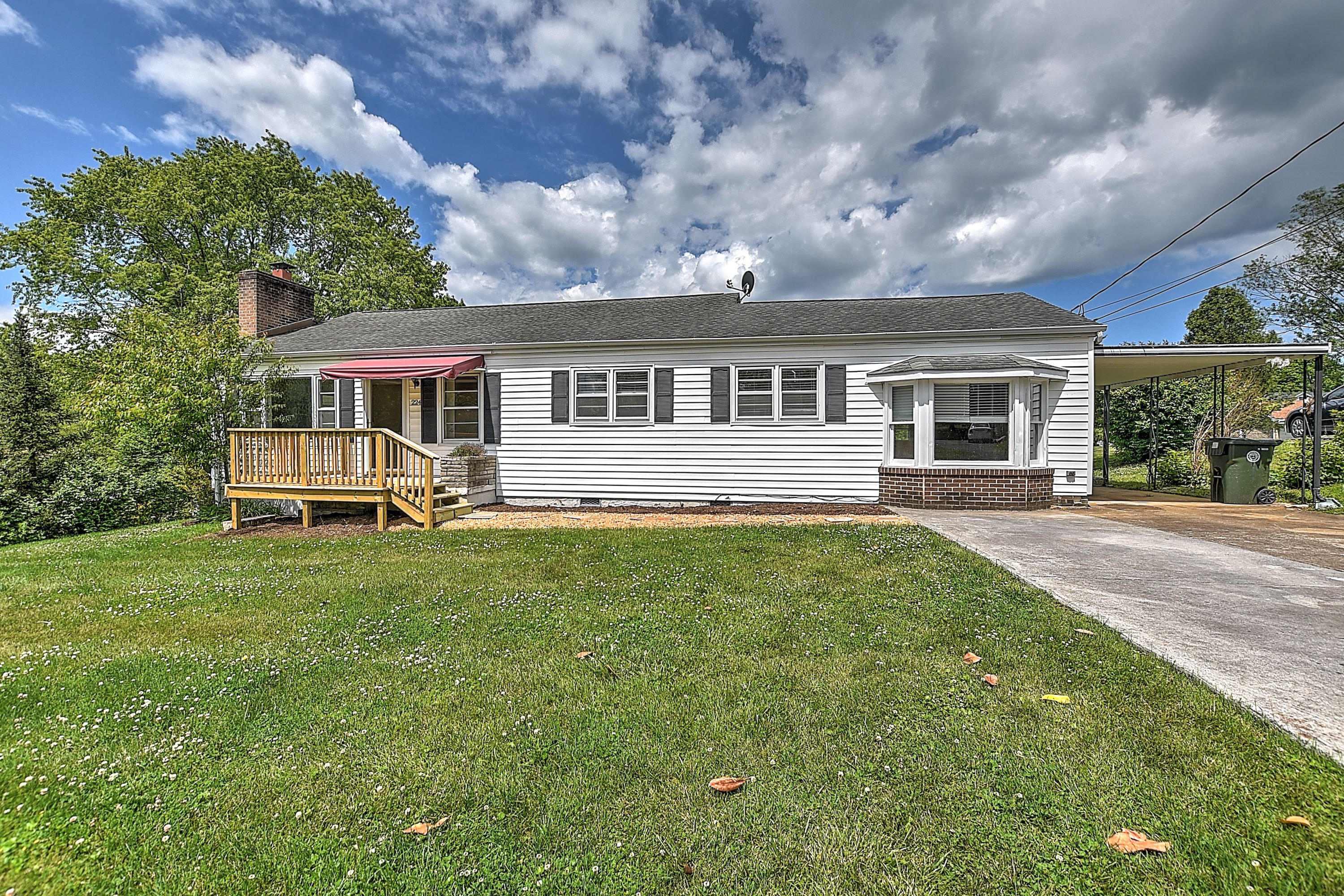 224 Sherwood Road Bristol, VA 24201 - Photo 1 of 32 224 SHerwood Rd-3