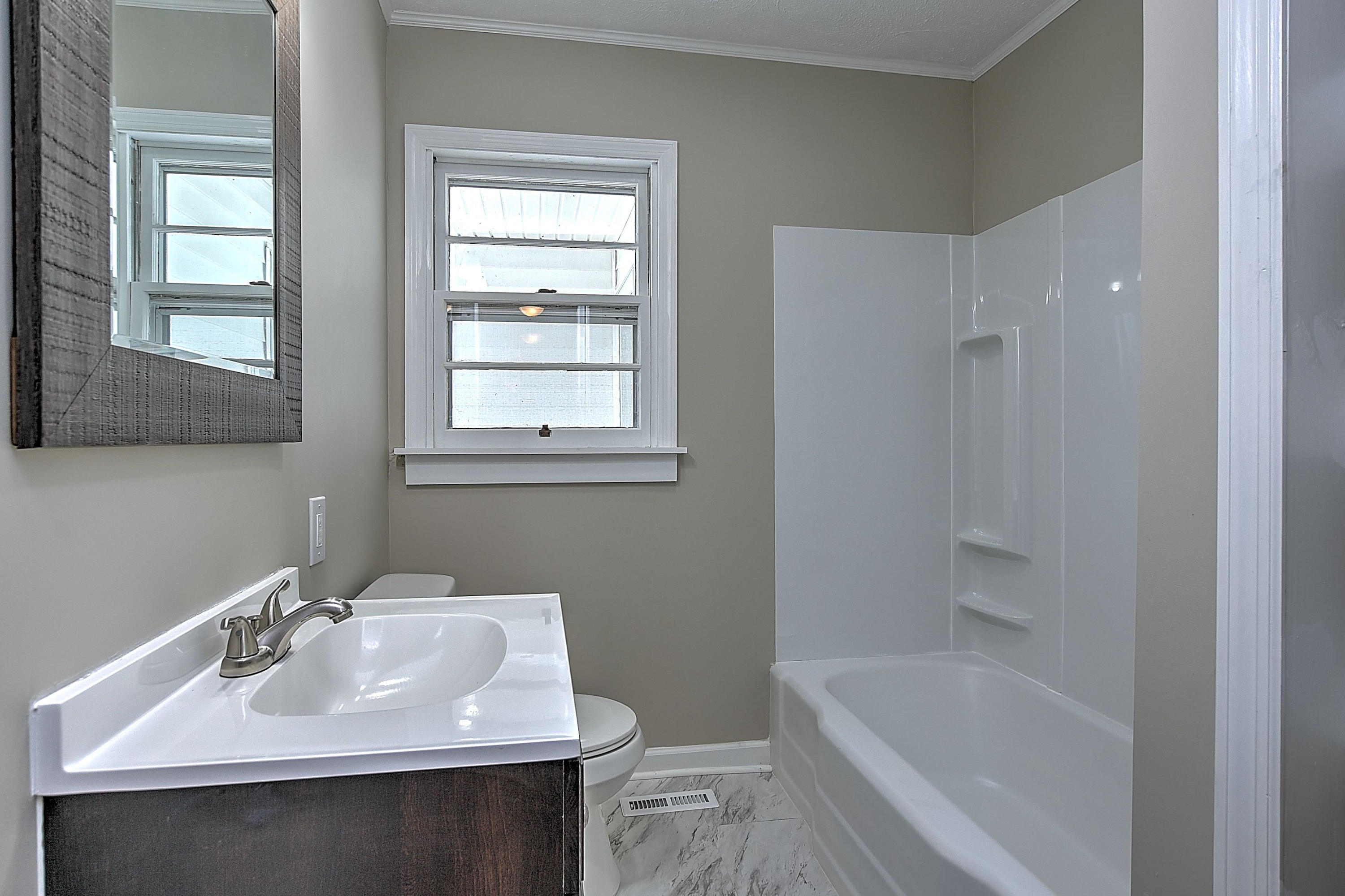 224 Sherwood Road Bristol, VA 24201 - Photo 14 of 32 224 SHerwood Rd-18