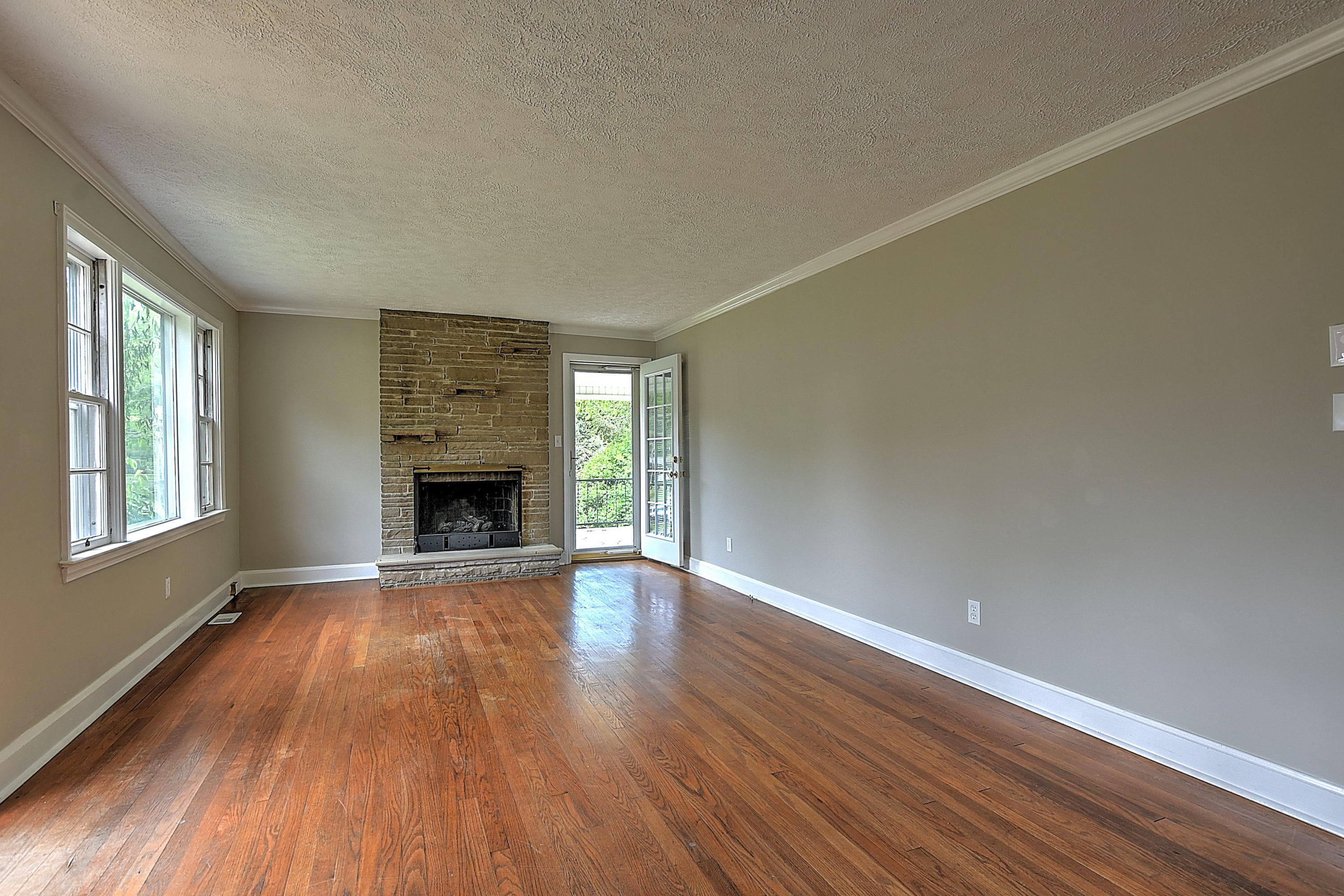 224 Sherwood Road Bristol, VA 24201 - Photo 5 of 32 224 SHerwood Rd-7