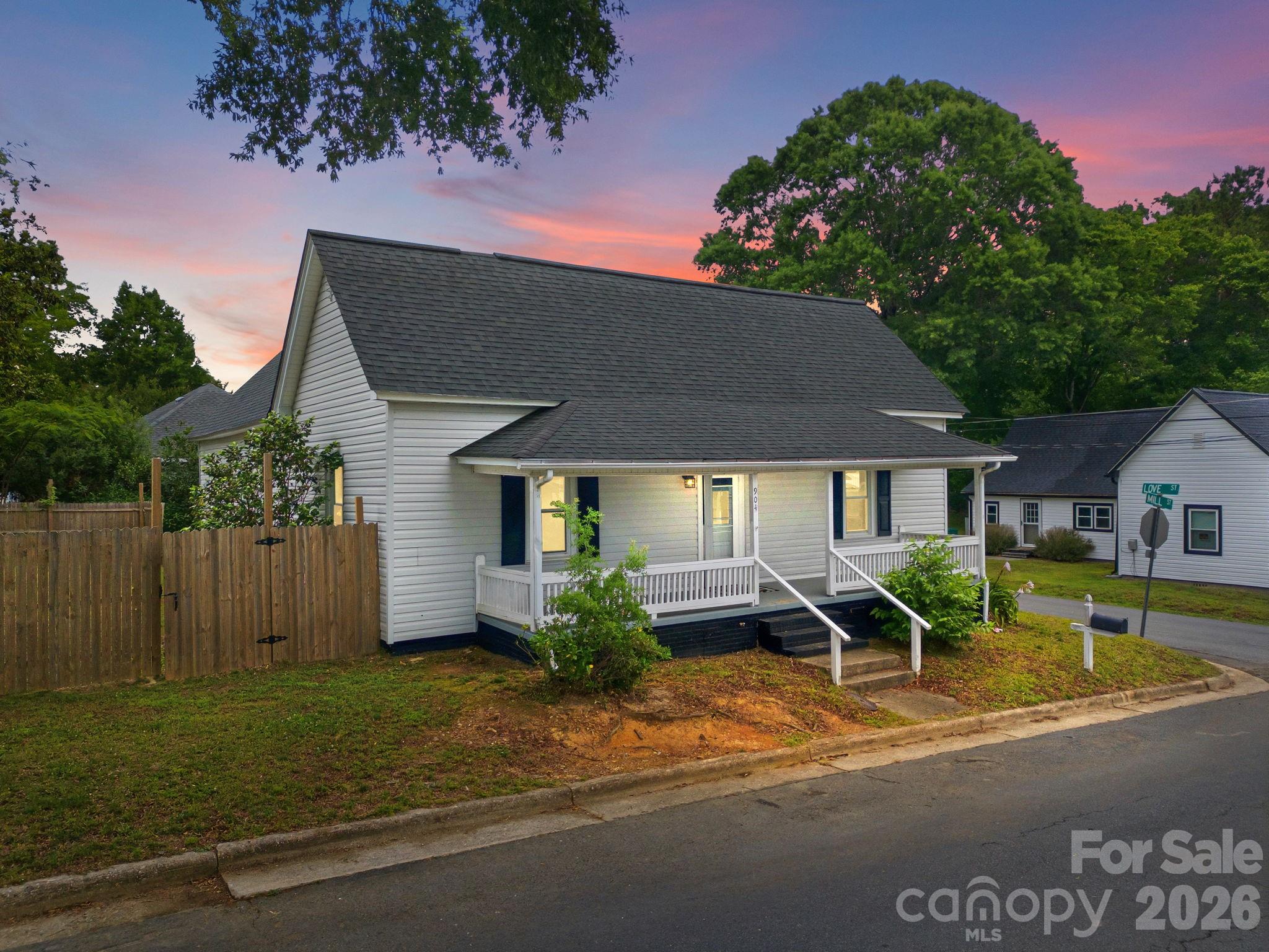 904 Mill Street Albemarle, NC 28001 - Photo 1 of 33