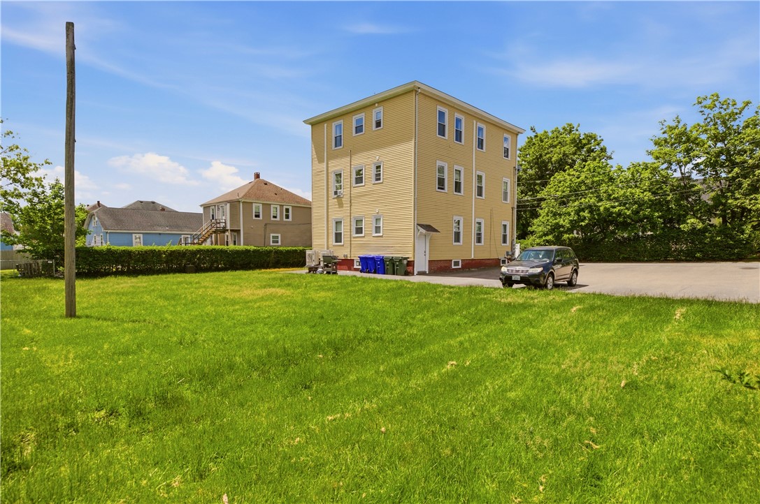 29 Prospect Street, Unit 3 Bristol, RI 02809 - Photo 3 of 20