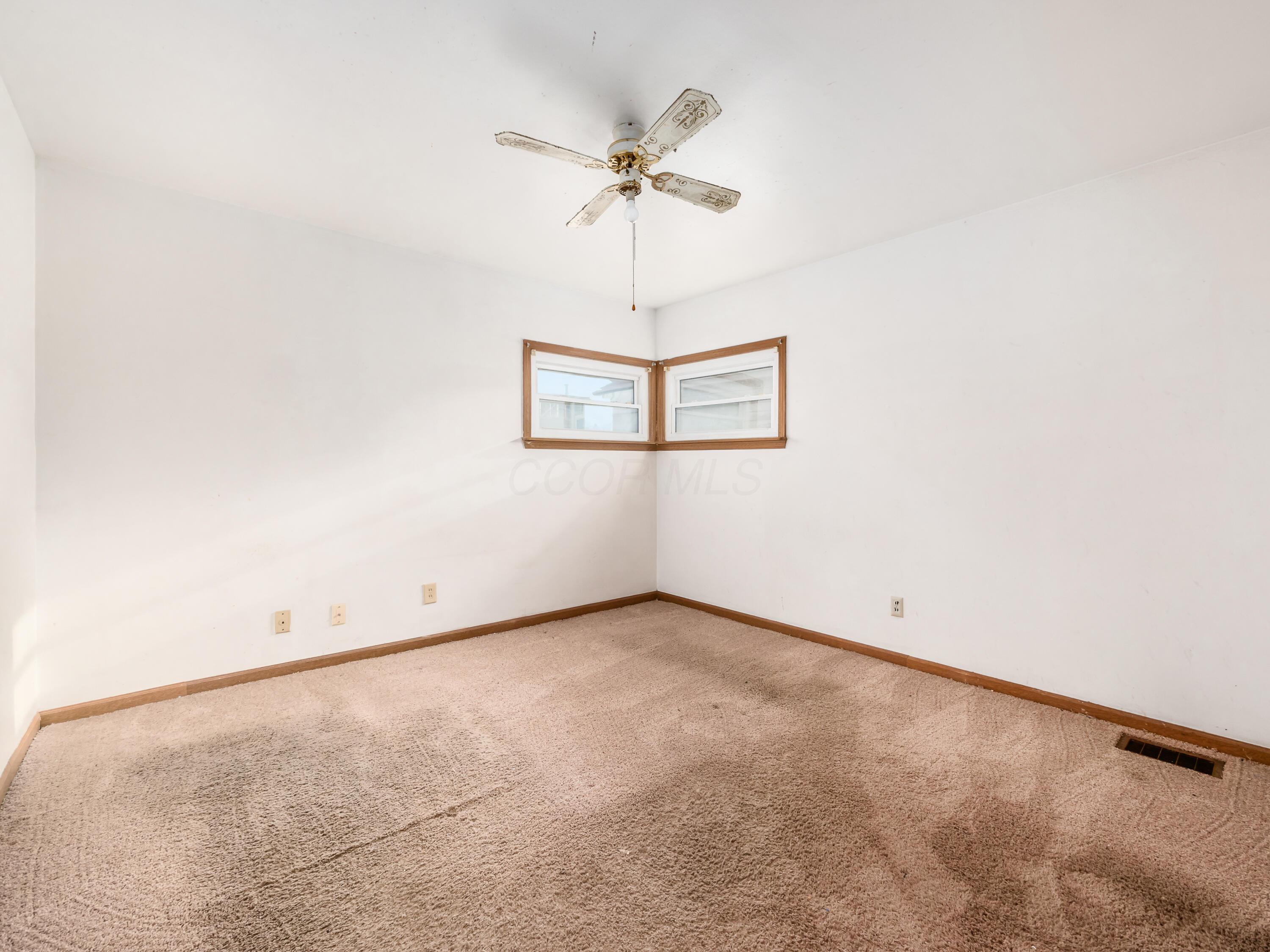 936 Elaine Road Columbus, OH 43227 - Photo 16 of 26 Bedroom 2