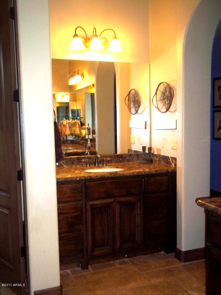 22228 East Alyssa Road Queen Creek, AZ 85142 - Photo 11 of 41 His side